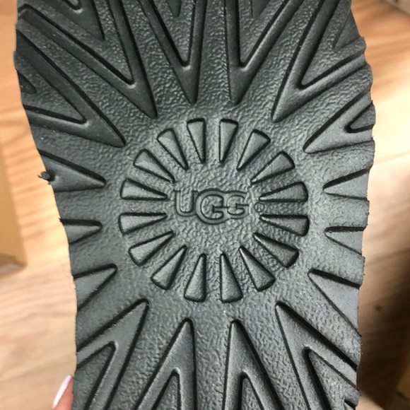 UGG Women’s Boots: Mini Bailey Button - Picture 5 of 7